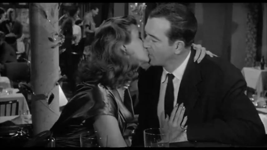 Kiss frame for clip 24